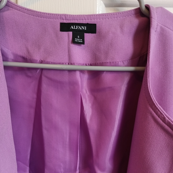 Suit - Picture 4 of 15